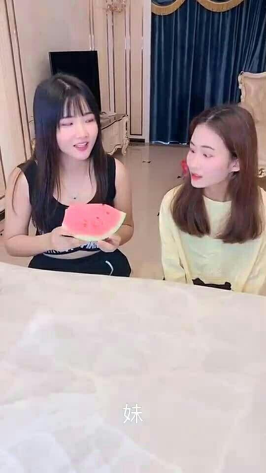 妹妹姐姐吃瓜,妹妹姐姐共品生活百味